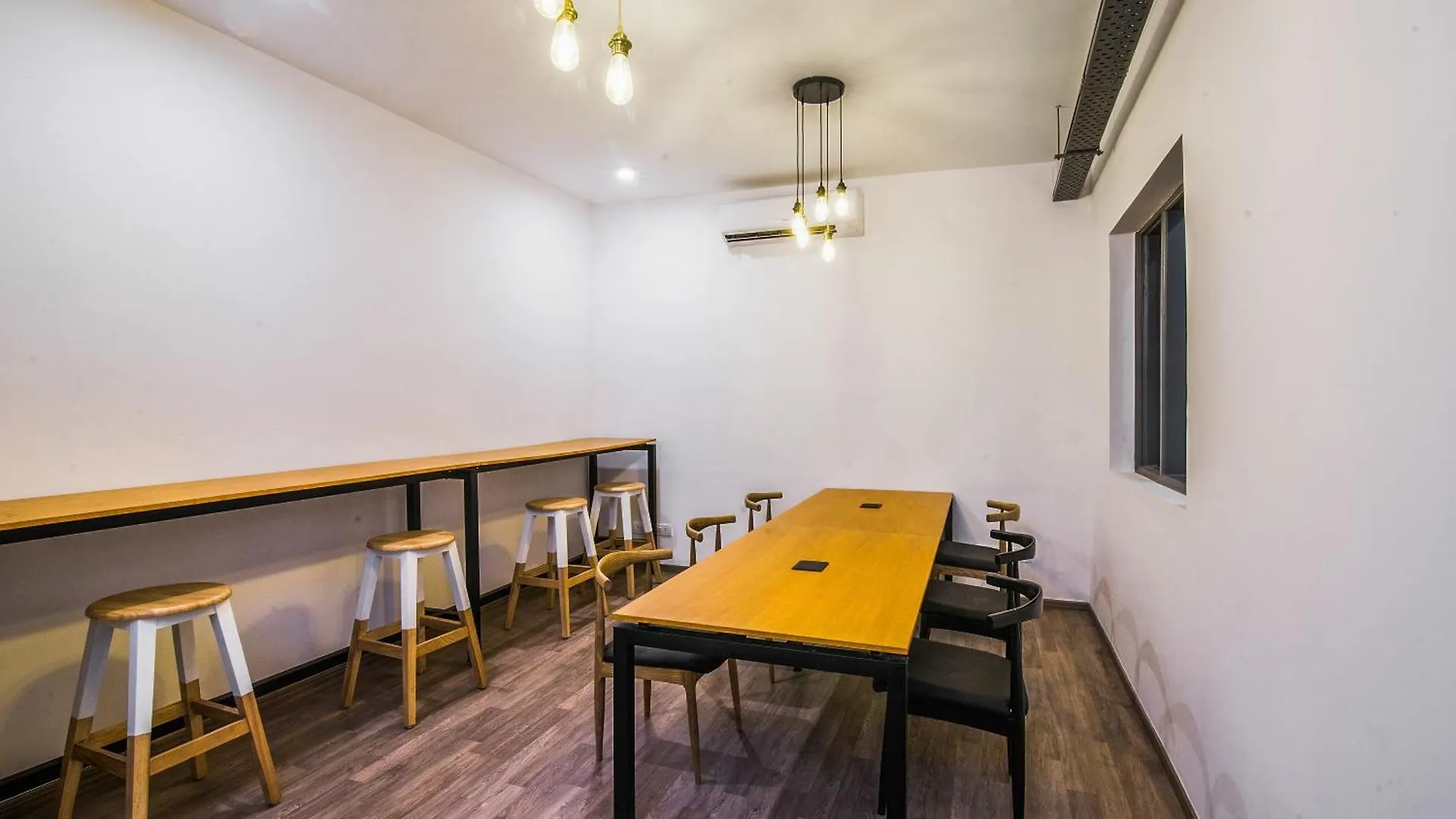 Super Townhouse Galleria Market Near Golf Course Road グルガウン 0*,