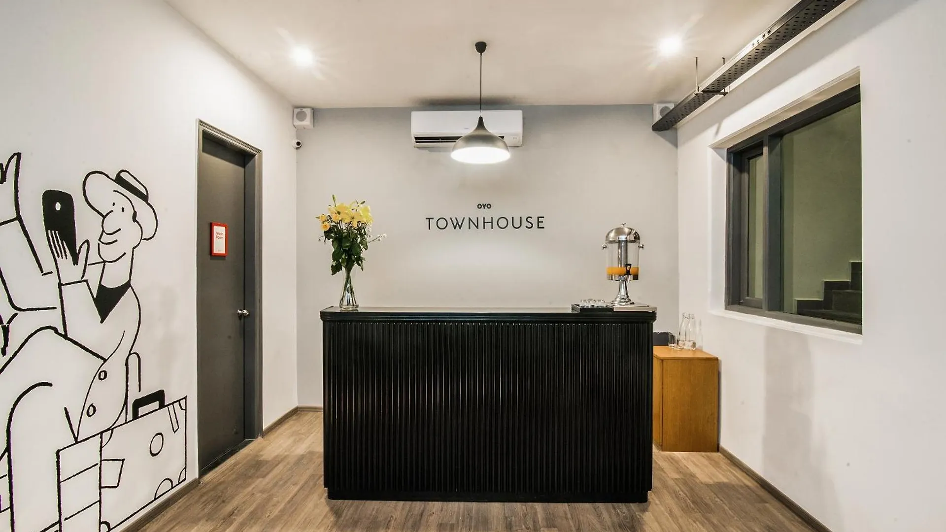 Super Townhouse Galleria Market Near Golf Course Road 古尔冈