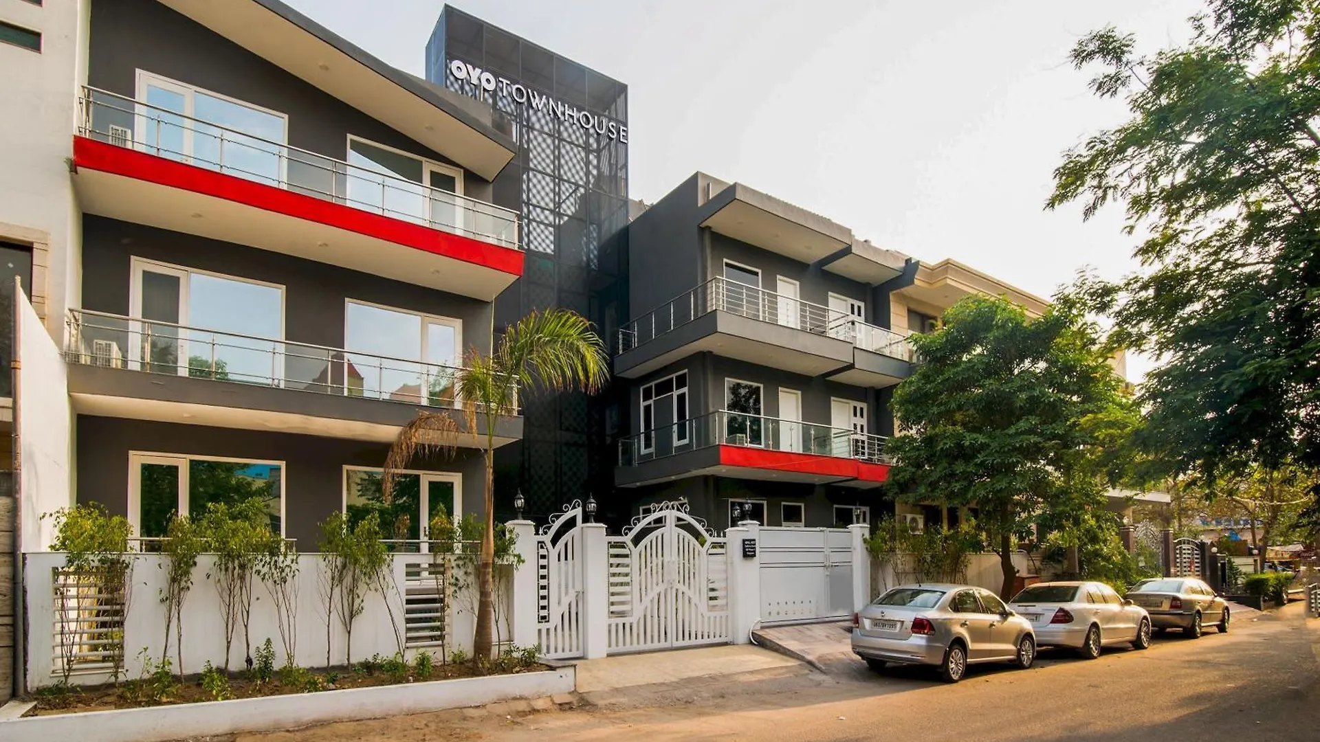 Super Townhouse Galleria Market Near Golf Course Road 古尔冈 印度